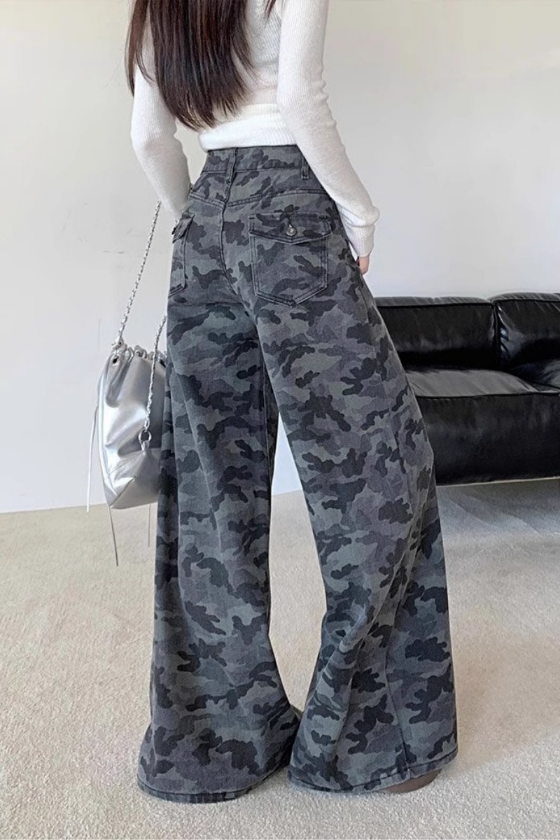 Women's American retro camouflage workwear denim jeans, high-waisted, loose wide-leg pants.