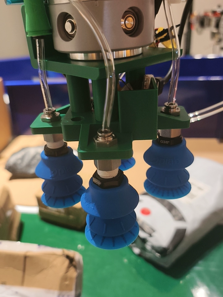 BOLTTE BGX vacuum cups installed on an automated machine