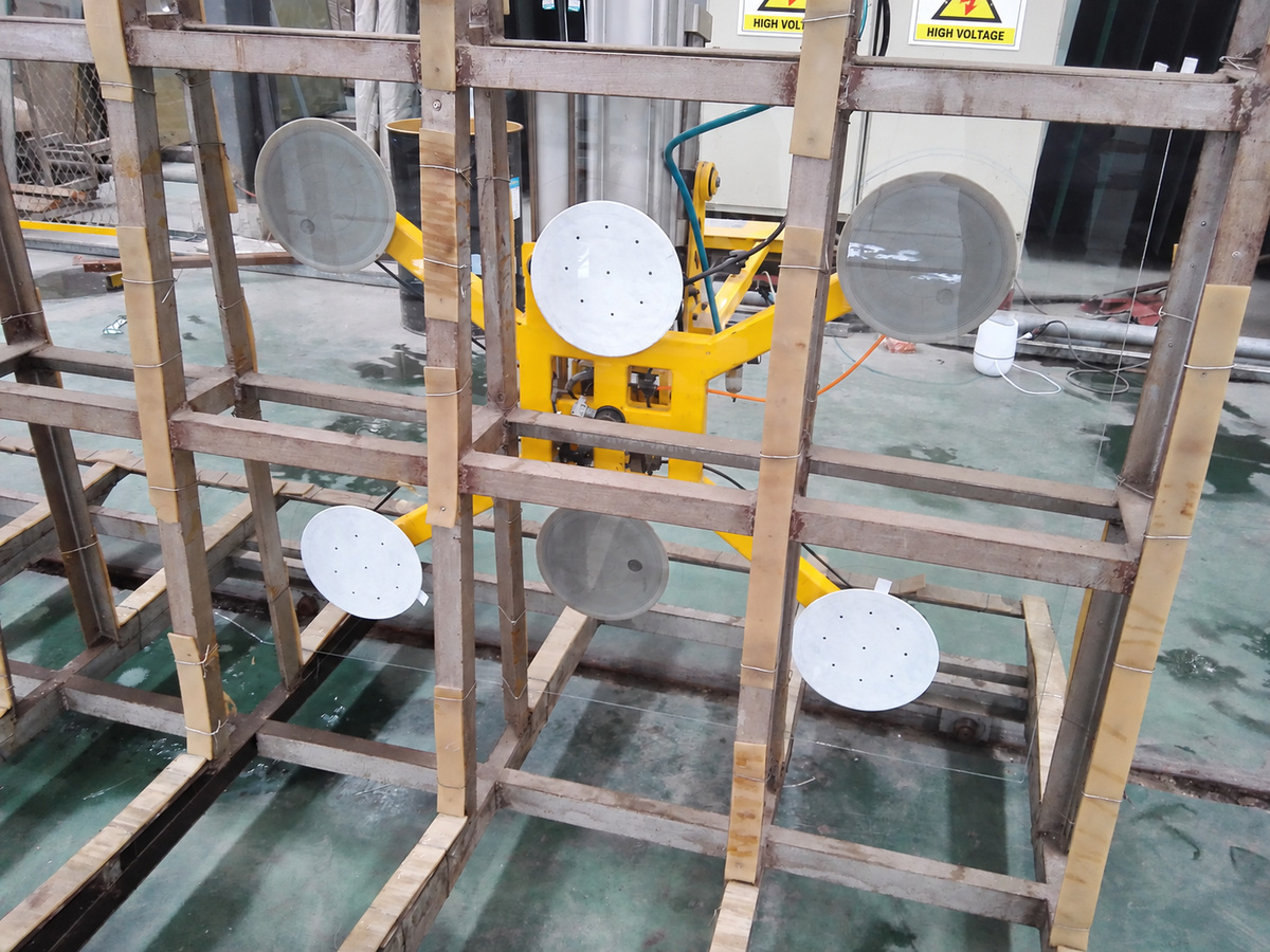 Vacuum cup fabric covers used on glass lifting equipment