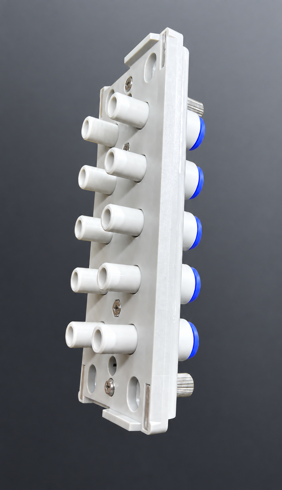 KDM10 male plug — mating face