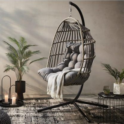 Hängesessel mit Gestell für Wohnzimmer,Garten und Balkon Geräumiger Hängekorb XXXL Größen:126HX84WX64D cm - Keine Raumunterdrückung Gefühl Premium Qualität Nylon Polyrattan gewebt Inkl.Grau Kissen-Roomoli