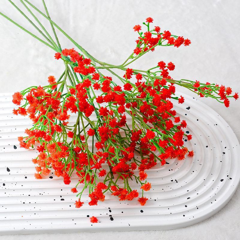 Dekorationen aus künstlichen Blumen und weiche Vinylsträuße