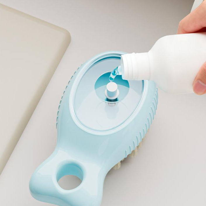 Stisknutím vypustíte tekutý čisticí kartáč