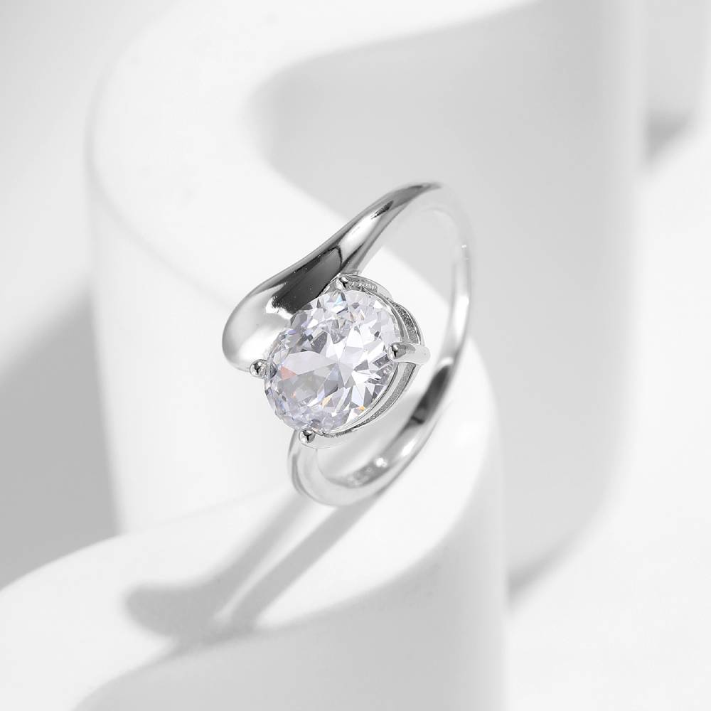 Série Géométrique - Bague unique en moissanite taille ovale