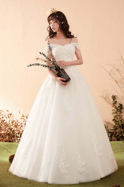 A Line Sweetheart Sleeveless Wedding Dress with Lace Applique
