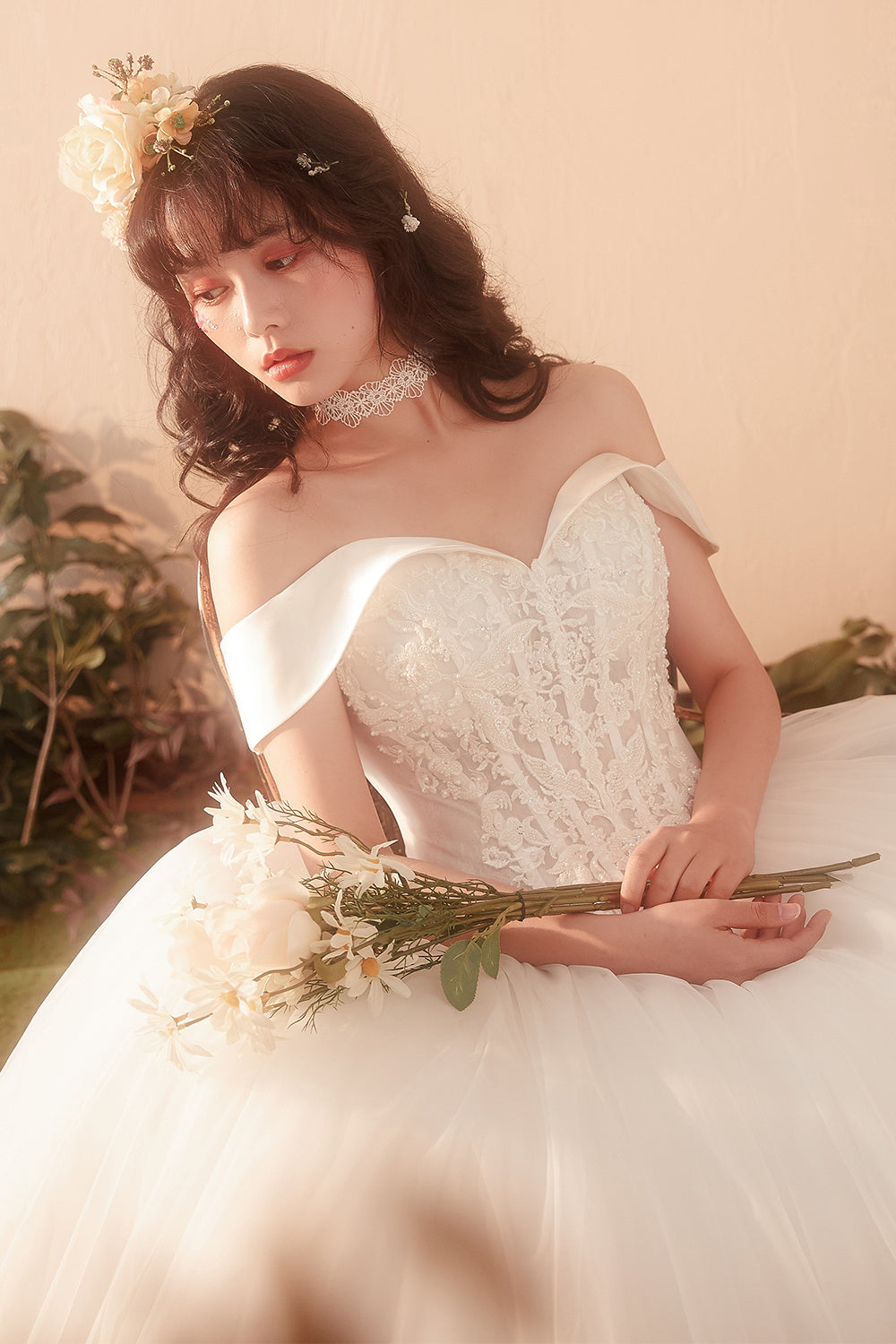 Romantic Off-Shoulder Ball Gown Wedding Dress with Floral Lace Appliques