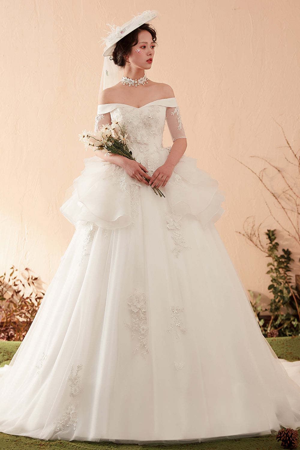Exquisite Off-Shoulder Ball Gown Wedding Dress with Floral Lace Embellishments