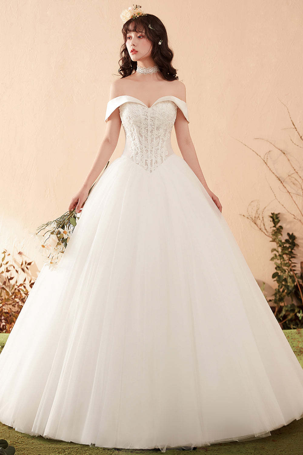 Romantic Off-Shoulder Ball Gown Wedding Dress with Floral Lace Appliques
