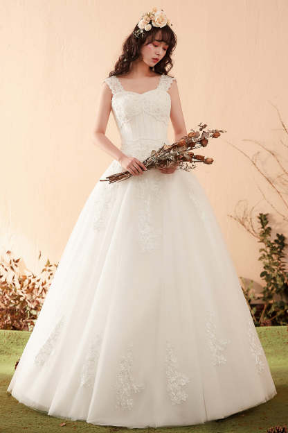 A Line Sweetheart Sleeveless Wedding Dress with Lace Applique