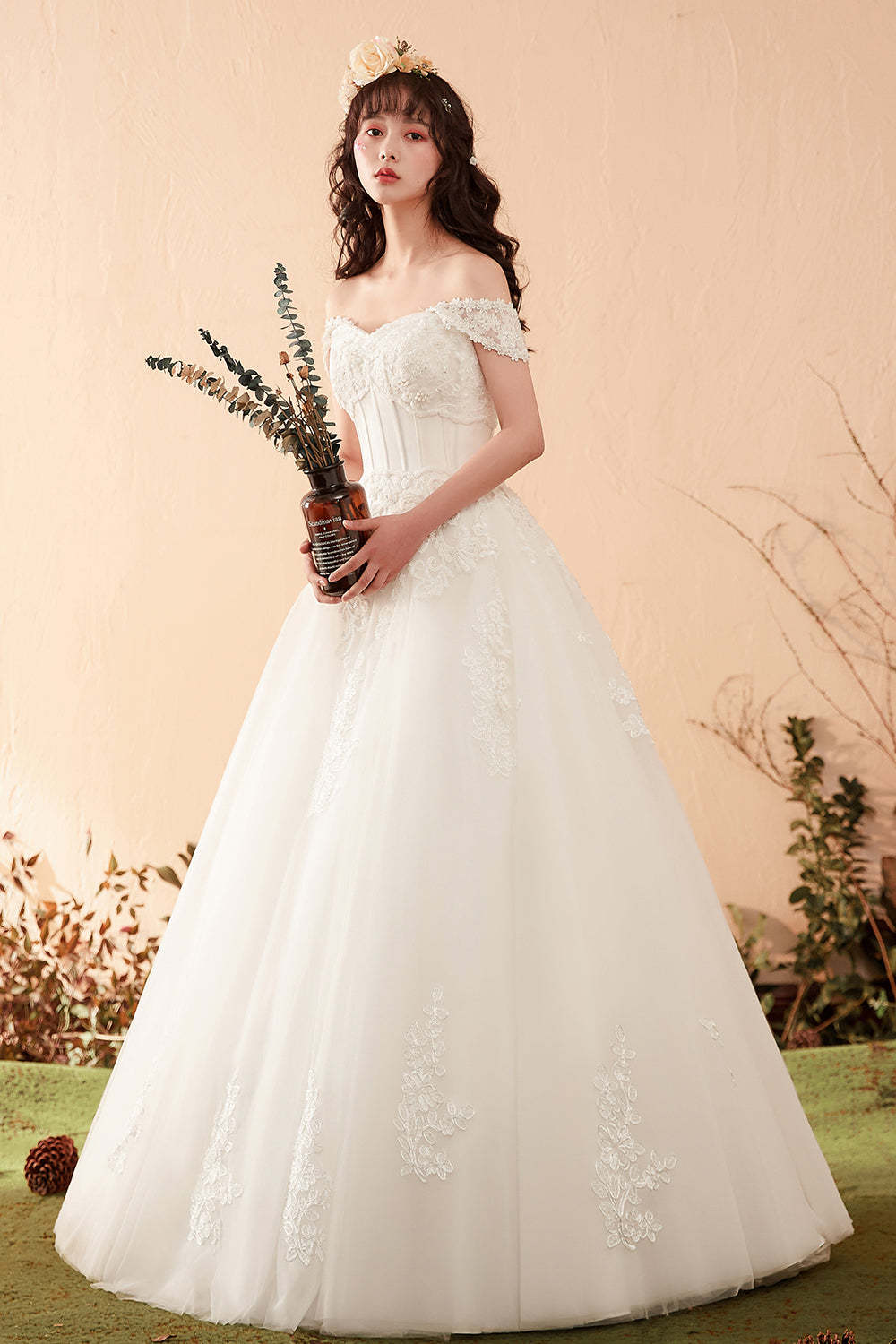 A Line Sweetheart Sleeveless Wedding Dress with Lace Applique