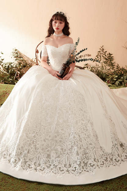 Luxurious Off-Shoulder Satin Ball Gown Wedding Dress with Exquisite Lace Appliques