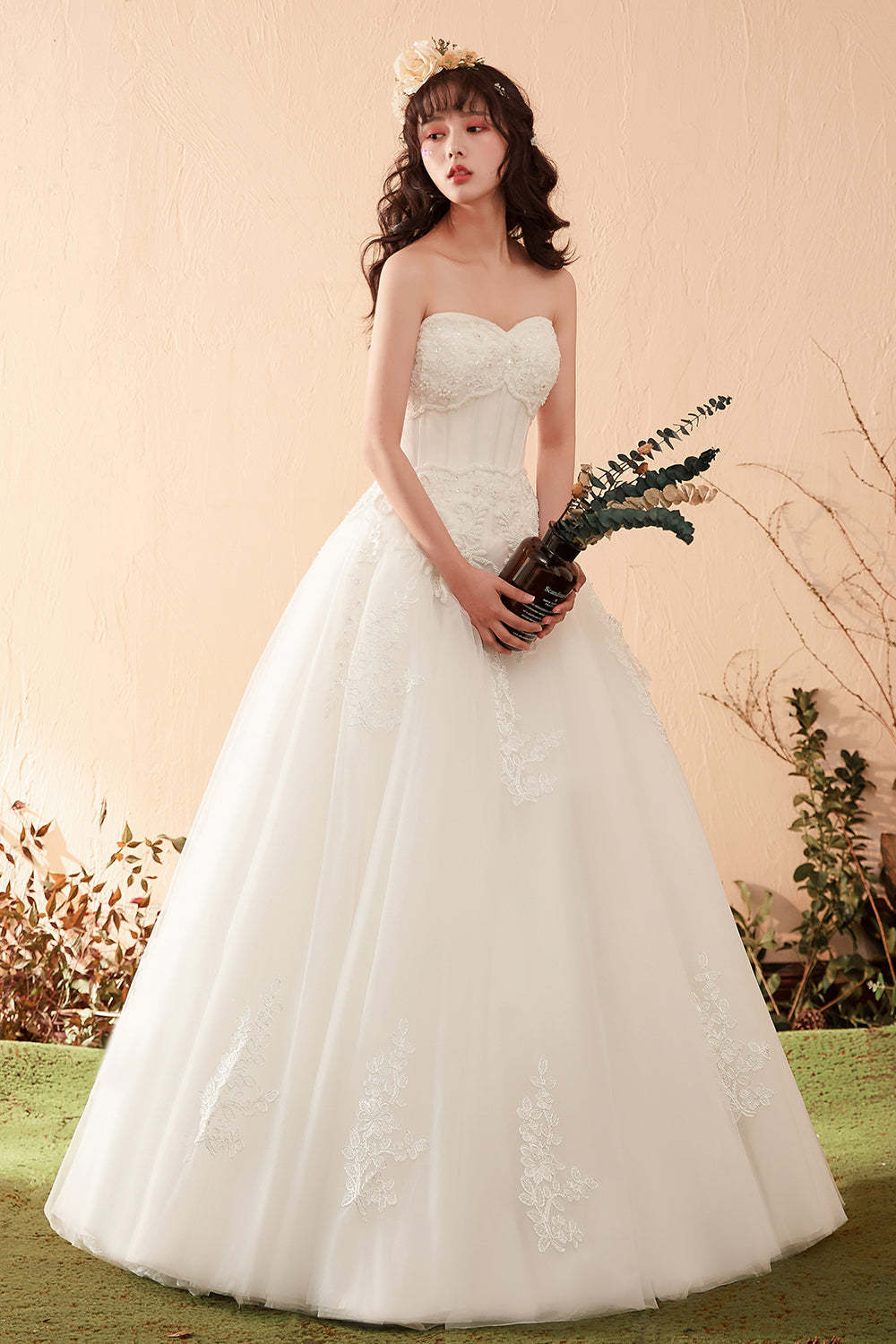 A Line Sweetheart Sleeveless Wedding Dress with Lace Applique