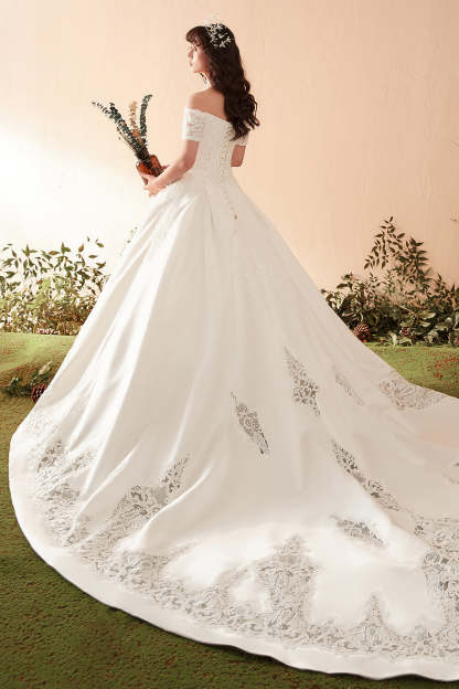 Luxurious Off-Shoulder Satin Ball Gown Wedding Dress with Exquisite Lace Appliques