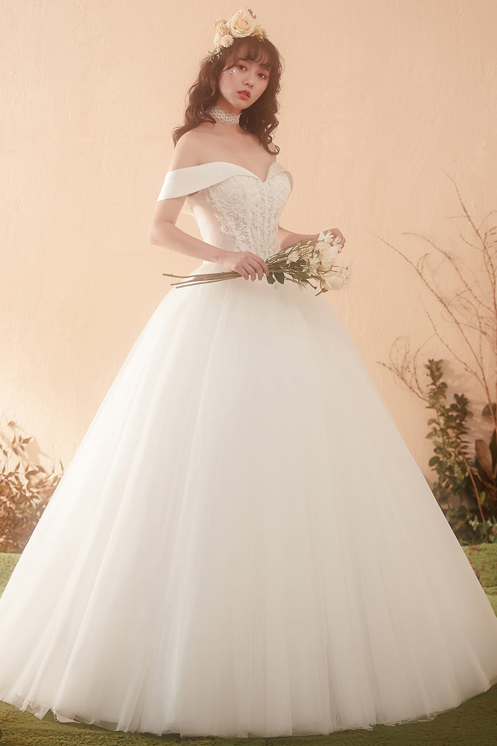 Romantic Off-Shoulder Ball Gown Wedding Dress with Floral Lace Appliques