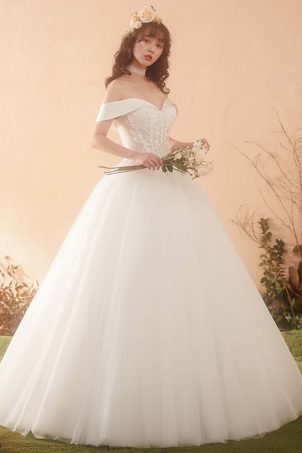 Romantic Off-Shoulder Ball Gown Wedding Dress with Floral Lace Appliques