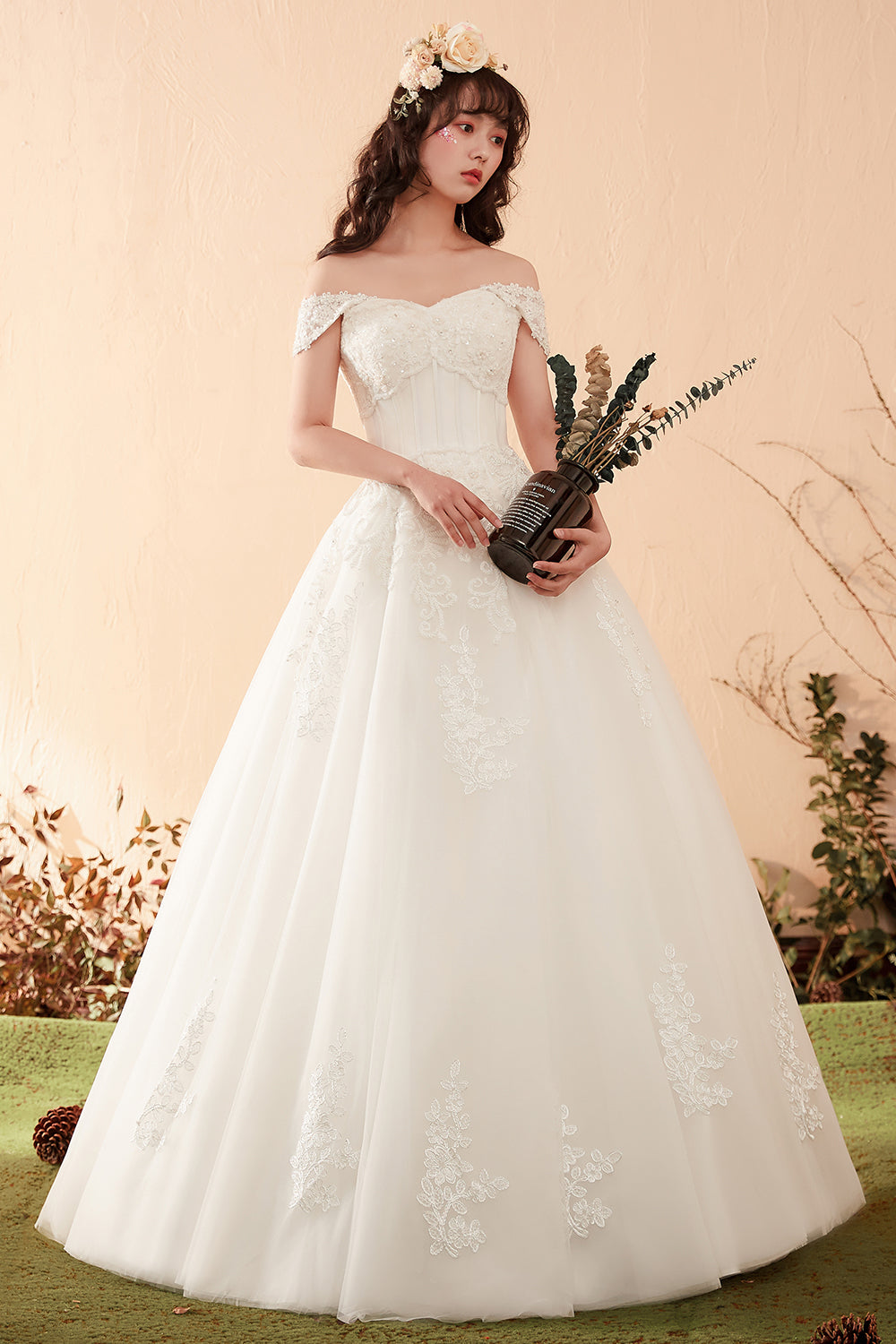A Line Sweetheart Sleeveless Wedding Dress with Lace Applique