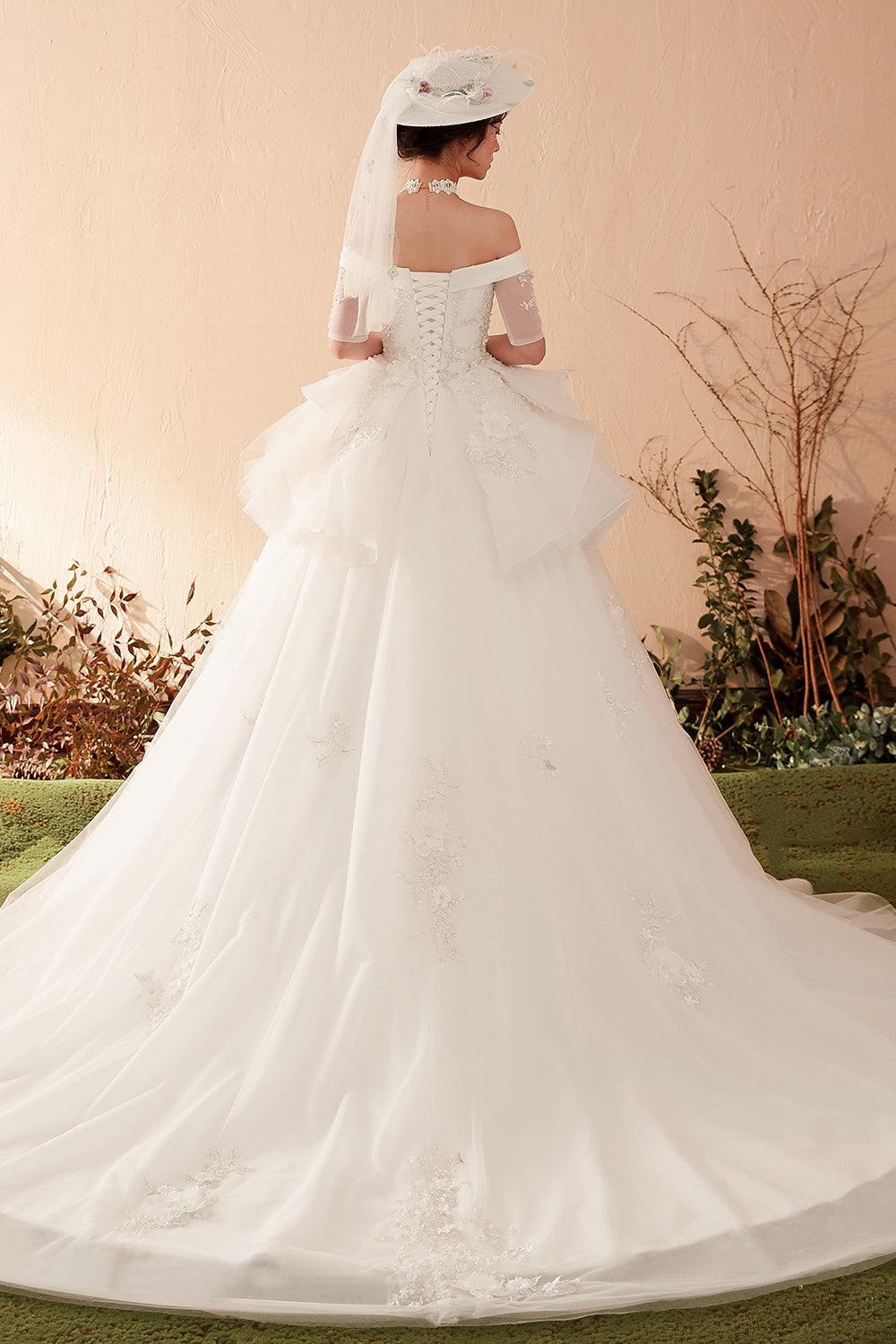 Exquisite Off-Shoulder Ball Gown Wedding Dress with Floral Lace Embellishments