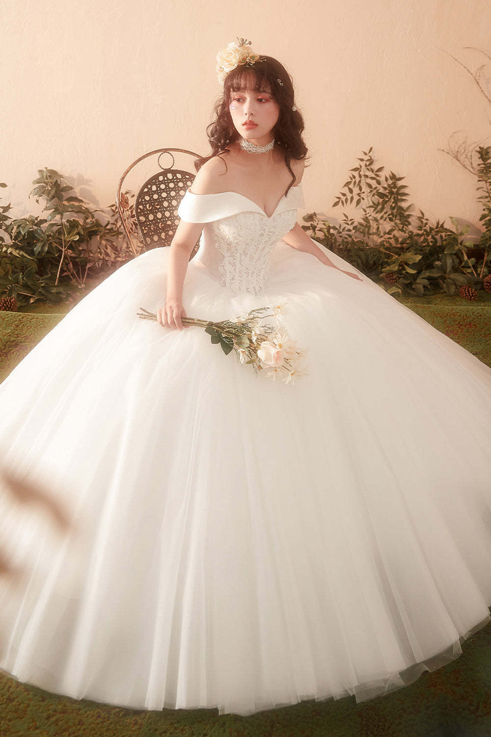 Romantic Off-Shoulder Ball Gown Wedding Dress with Floral Lace Appliques