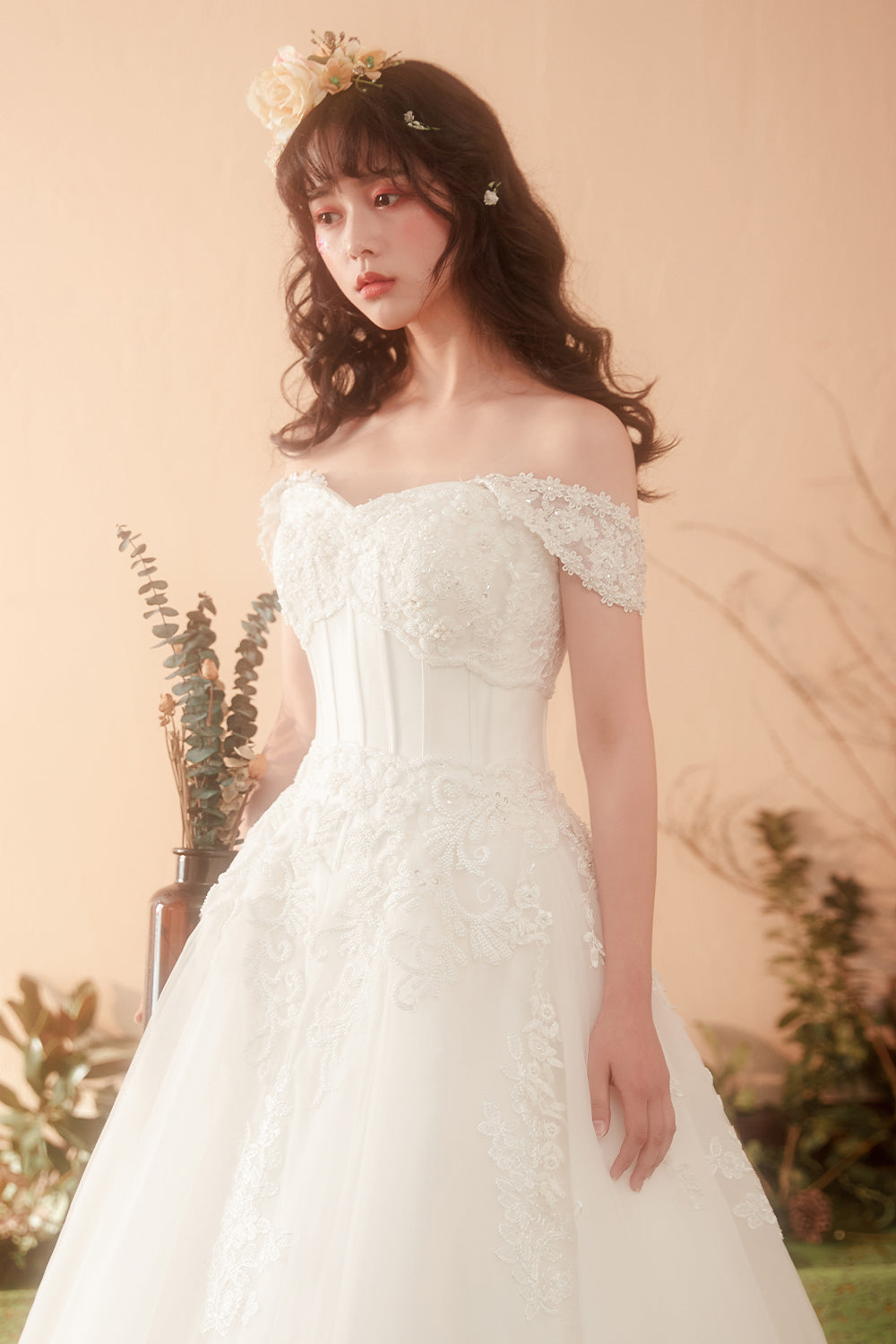 A Line Sweetheart Sleeveless Wedding Dress with Lace Applique