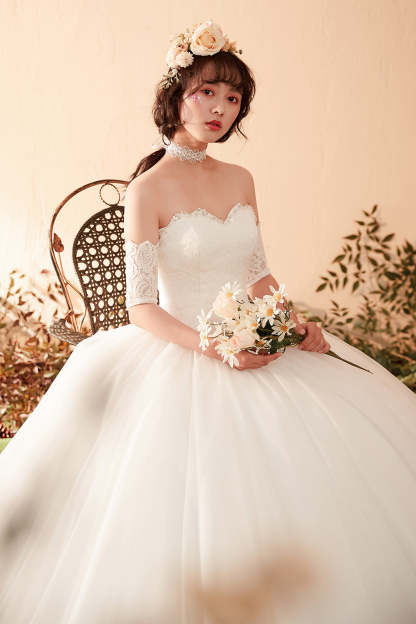 Romantic Lace Embroidered Strapless Princess Wedding Dress