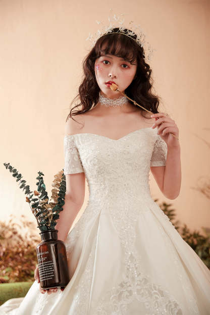 Luxurious Off-Shoulder Satin Ball Gown Wedding Dress with Exquisite Lace Appliques