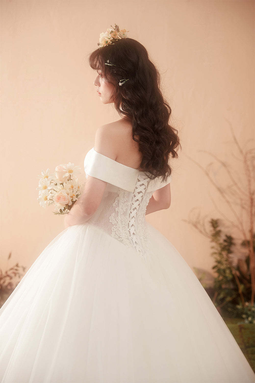 Romantic Off-Shoulder Ball Gown Wedding Dress with Floral Lace Appliques