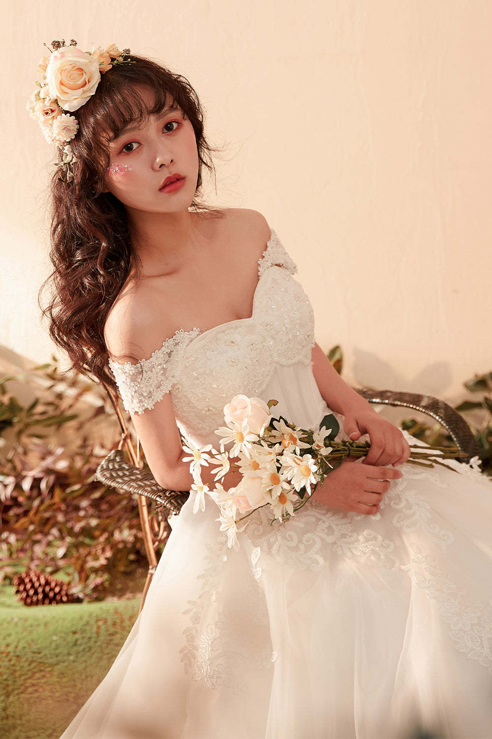 A Line Sweetheart Sleeveless Wedding Dress with Lace Applique