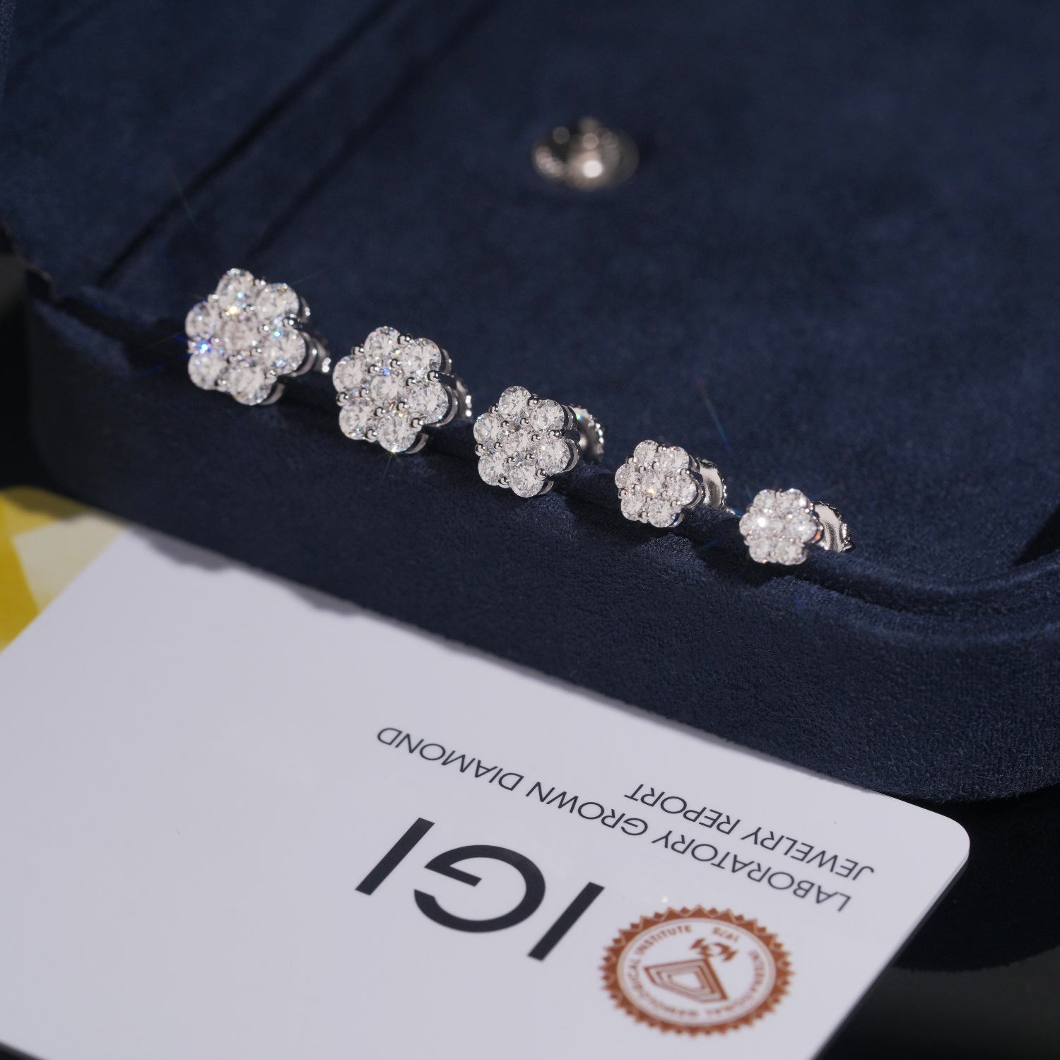 Creative flower earrings S925 silver inlaid fashionable moissanite earrings