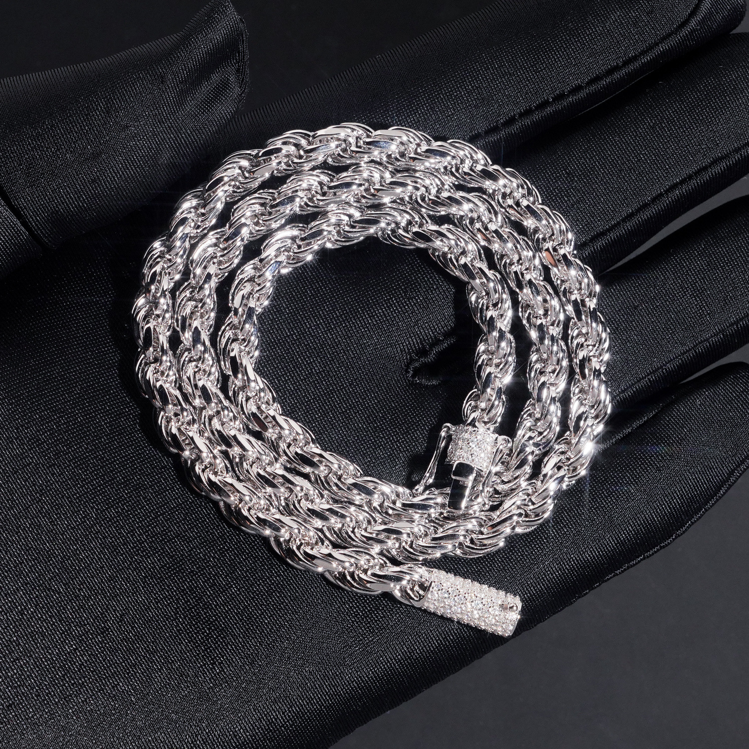silver inlaid moissanite buckle head fashionable rope necklace