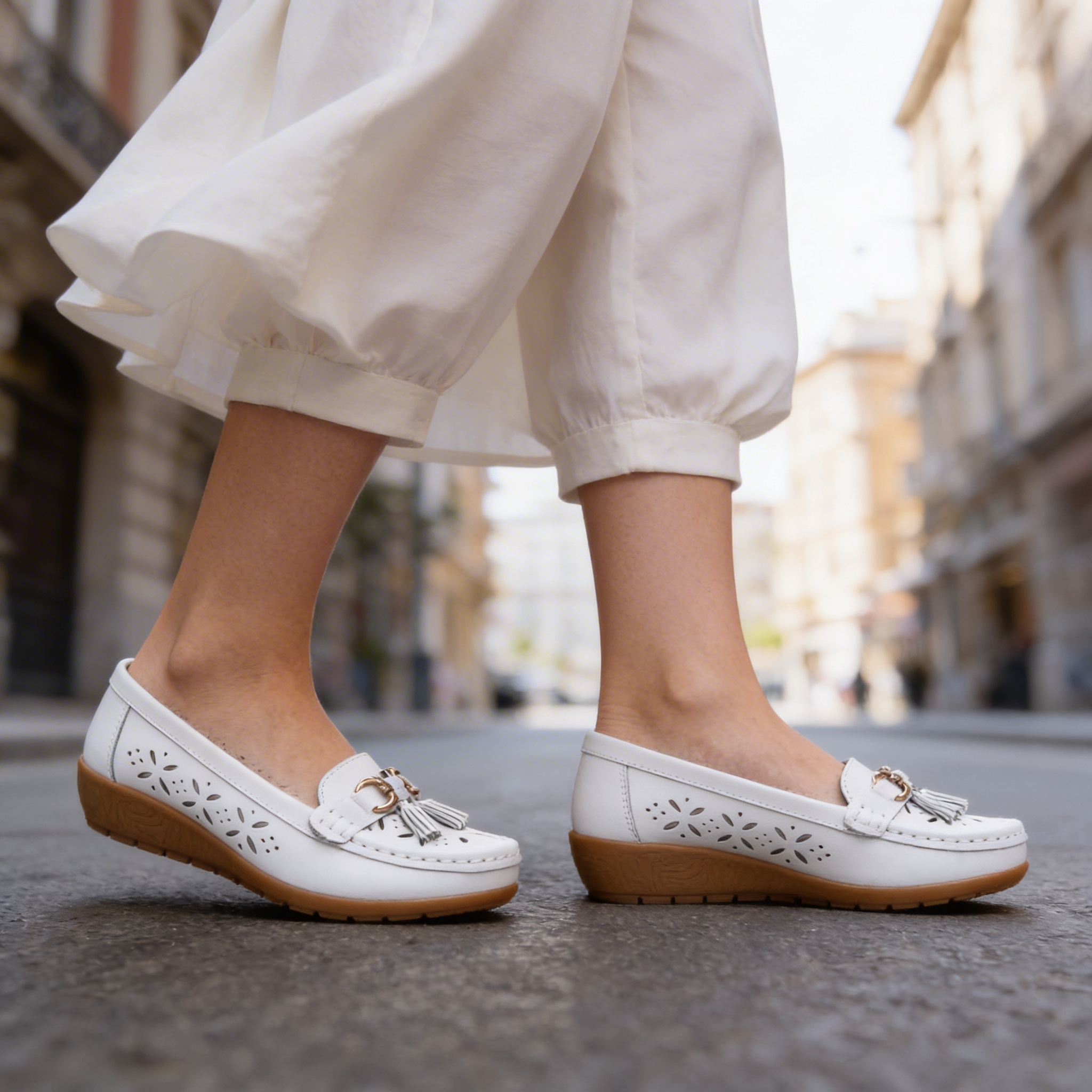 Women's Hollow Soft Leather Breathable Shoes