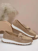 Светлокафяво