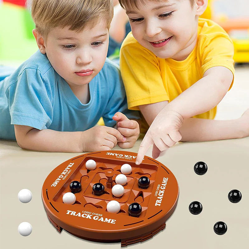 ♟️🌀Комплект за логическа шахматна писта, идеален за 2-4 играчи, предлагащ забавно семейно забавление✨💫
