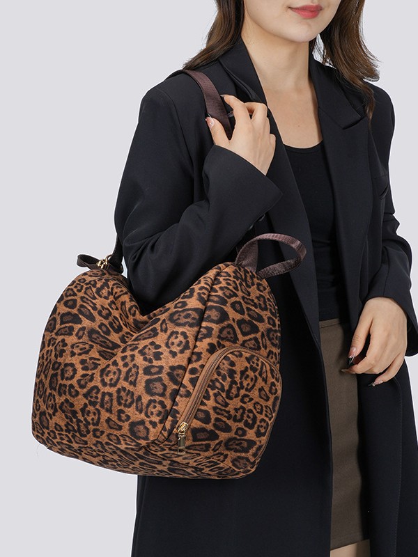 Висококачествена раница с леопардов принт за жени, подходяща за дейности на открито, ежедневно пътуване до работа и с голям капацитет.