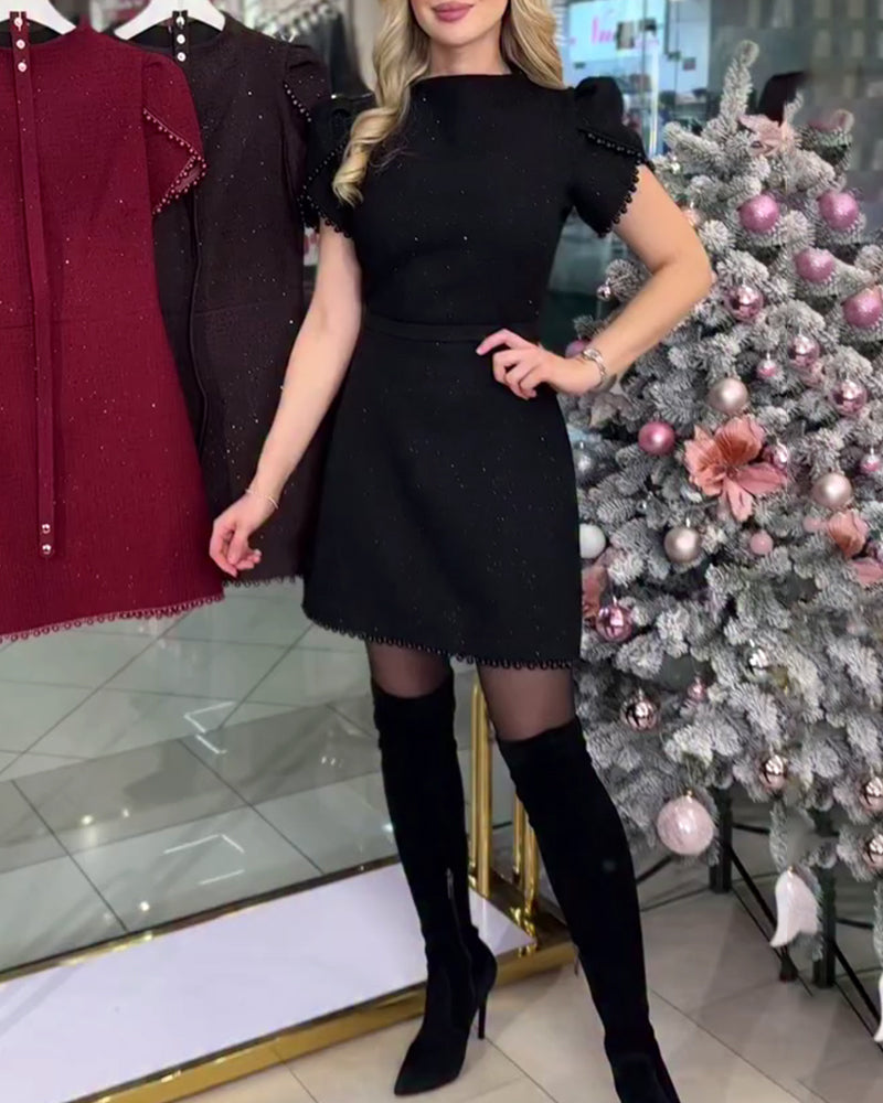 Рокля с богати декорации и мъниста