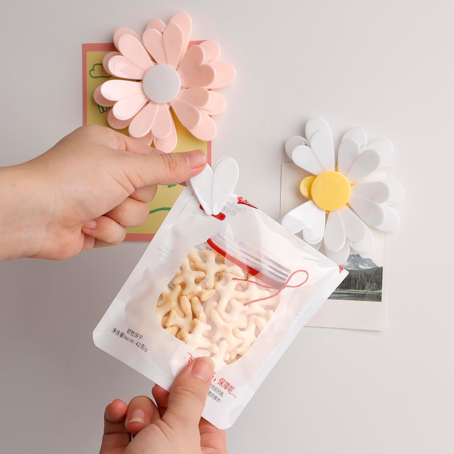 Fridge Magnetic chip clips （6 Bag Clips+1 Magnetic Base）Cute Food Sealing Clips - Cherry Blossom Bag Clips for Snack, Bread & Pet Food Storage, Fridge Organizer & Kitchen Decor Gift