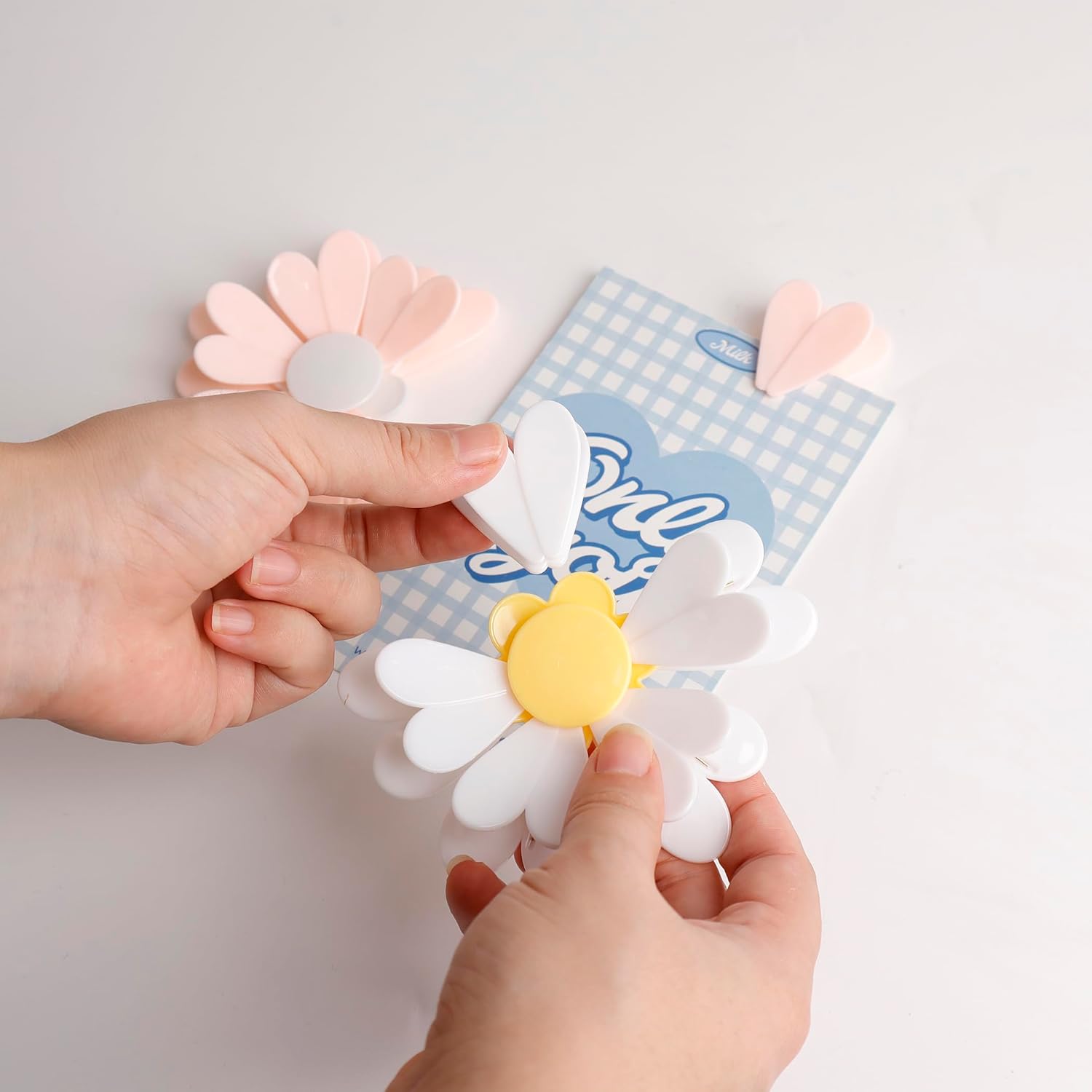 Fridge Magnetic chip clips （6 Bag Clips+1 Magnetic Base）Cute Food Sealing Clips - Cherry Blossom Bag Clips for Snack, Bread & Pet Food Storage, Fridge Organizer & Kitchen Decor Gift