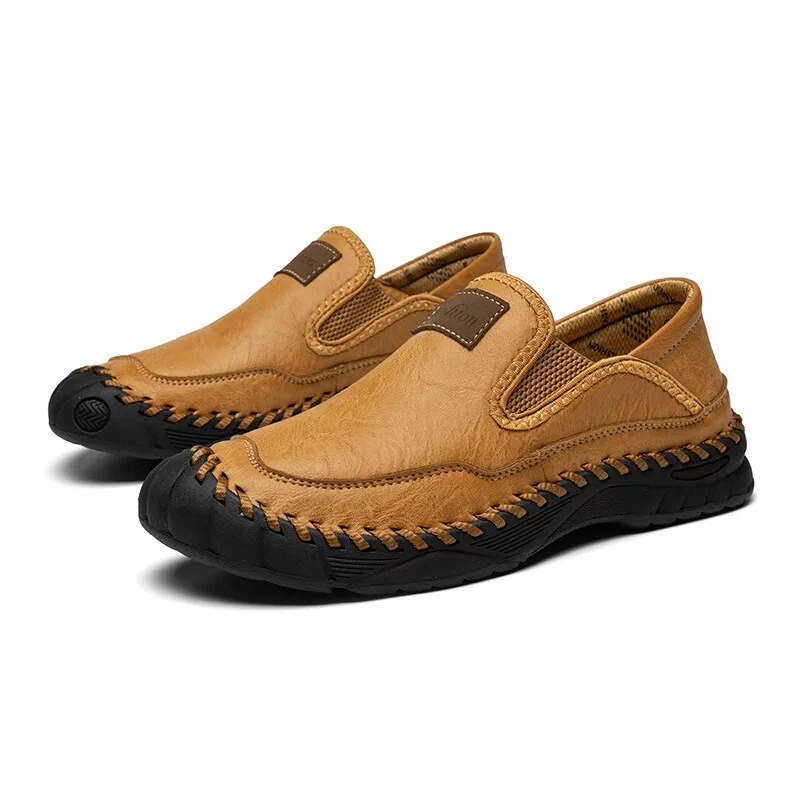 Handgefertigte Herren-Freizeitschuhe. Bequeme und atmungsaktive Loafer. Herrenschuhe mit Sohlen.