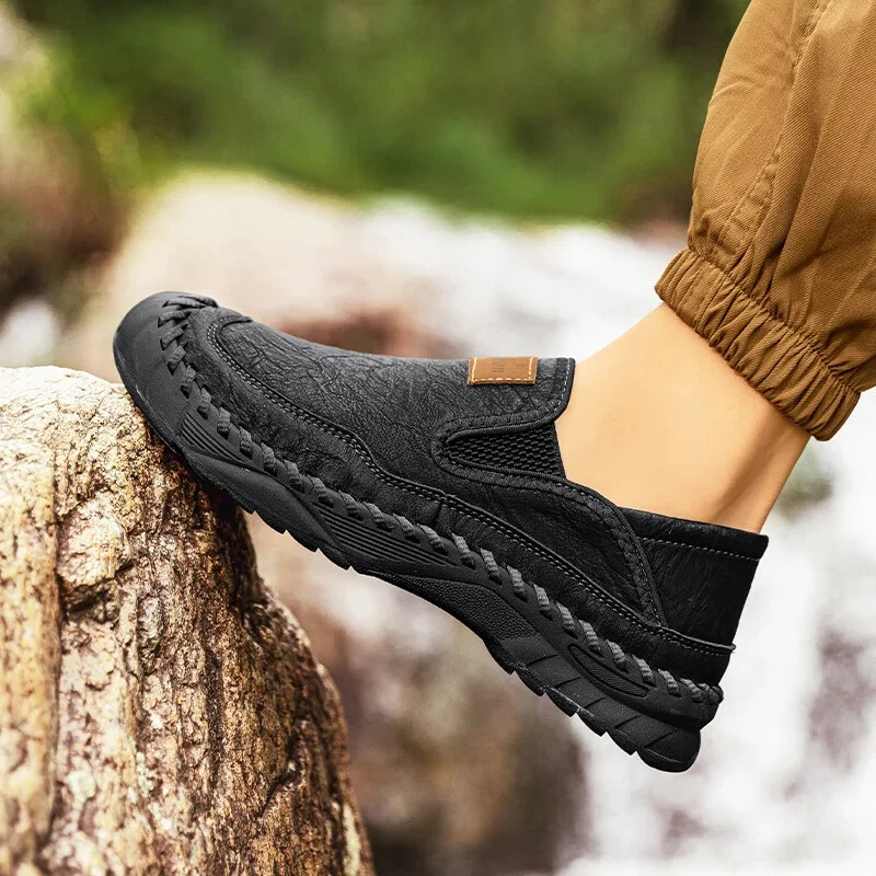 Handgefertigte Herren-Freizeitschuhe. Bequeme und atmungsaktive Loafer. Herrenschuhe mit Sohlen.