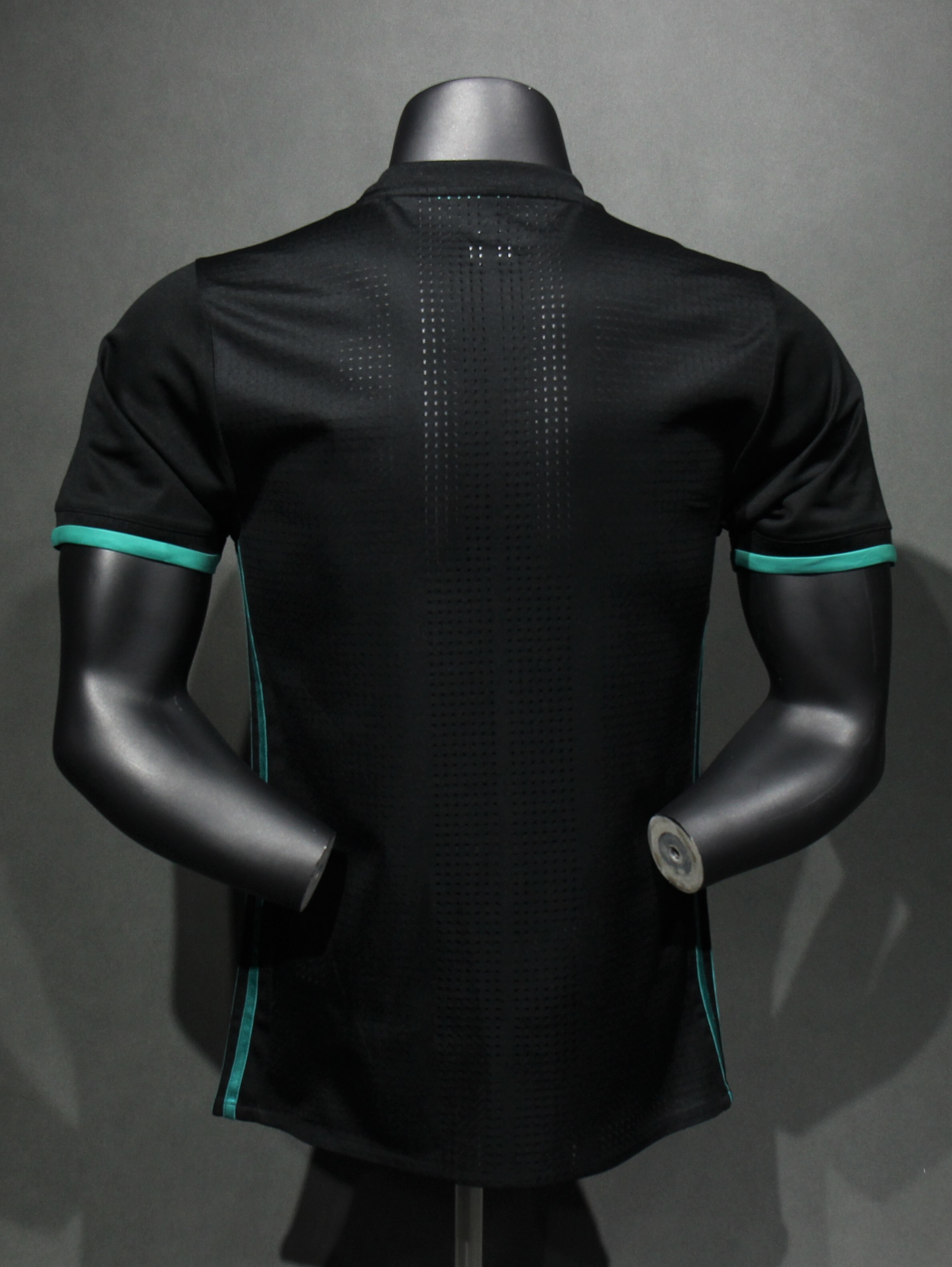 2017/18 Real Madrid Retro (Away)