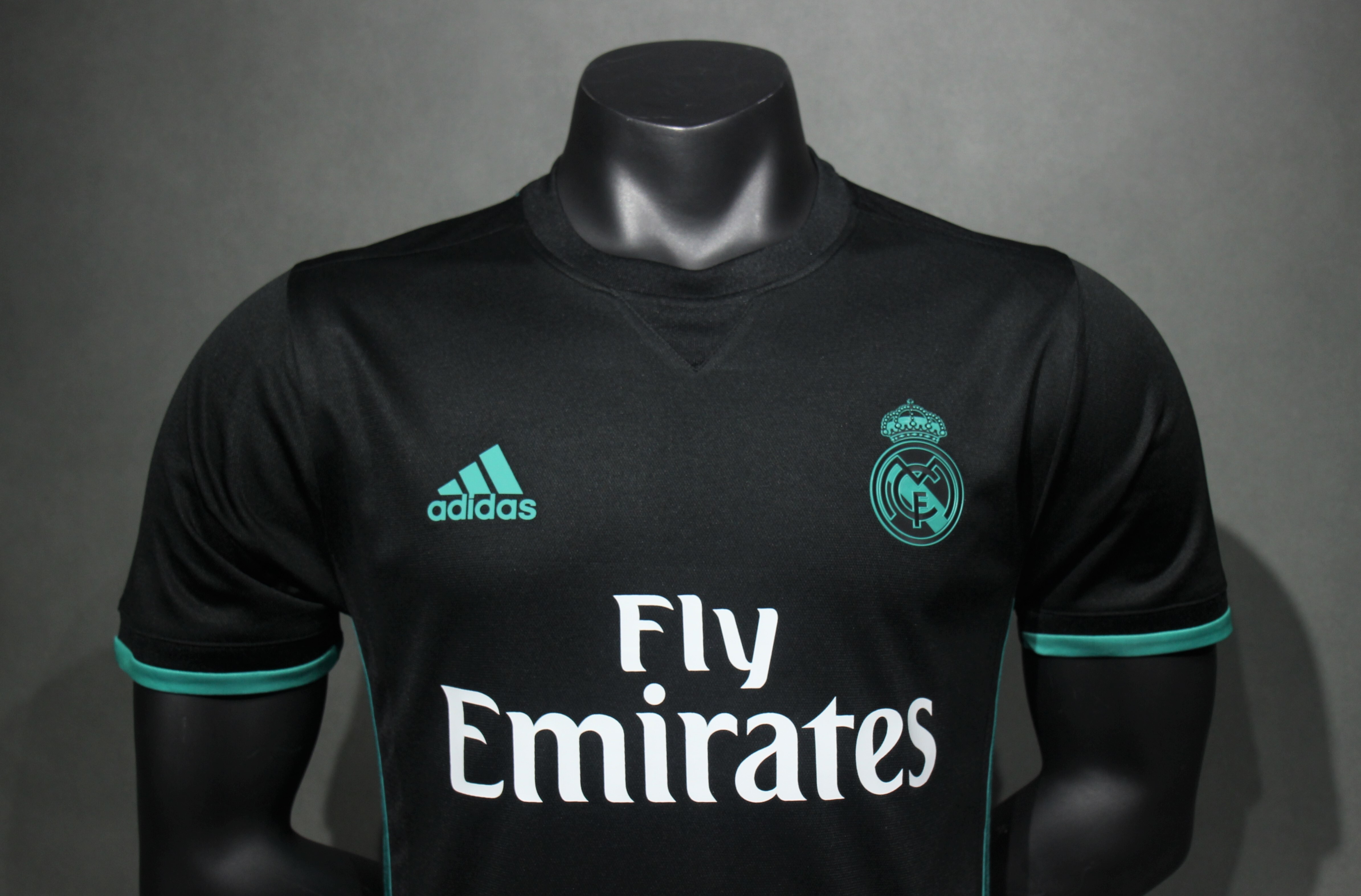 2017/18 Real Madrid Retro (Away)