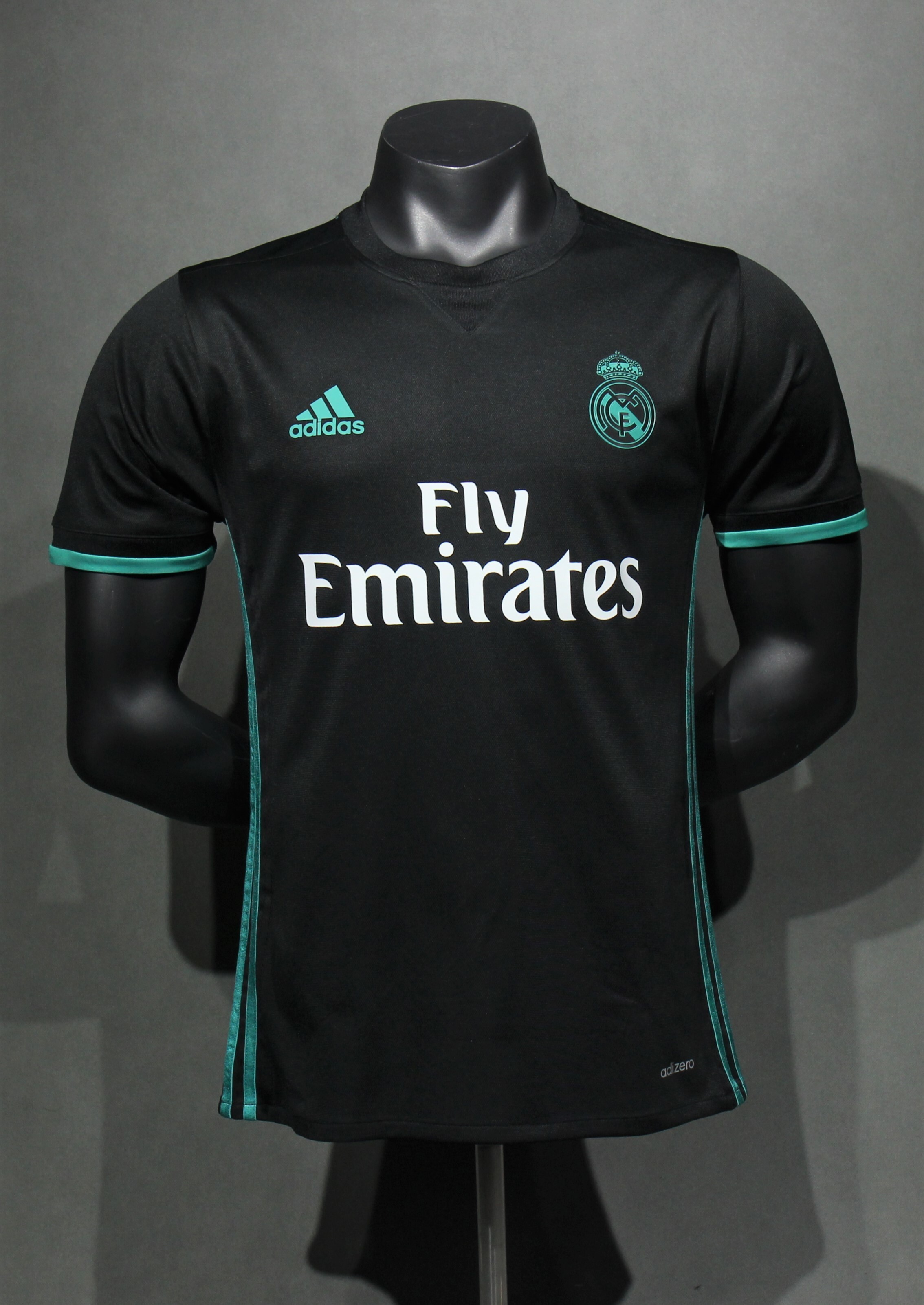 2017/18 Real Madrid Retro (Away)