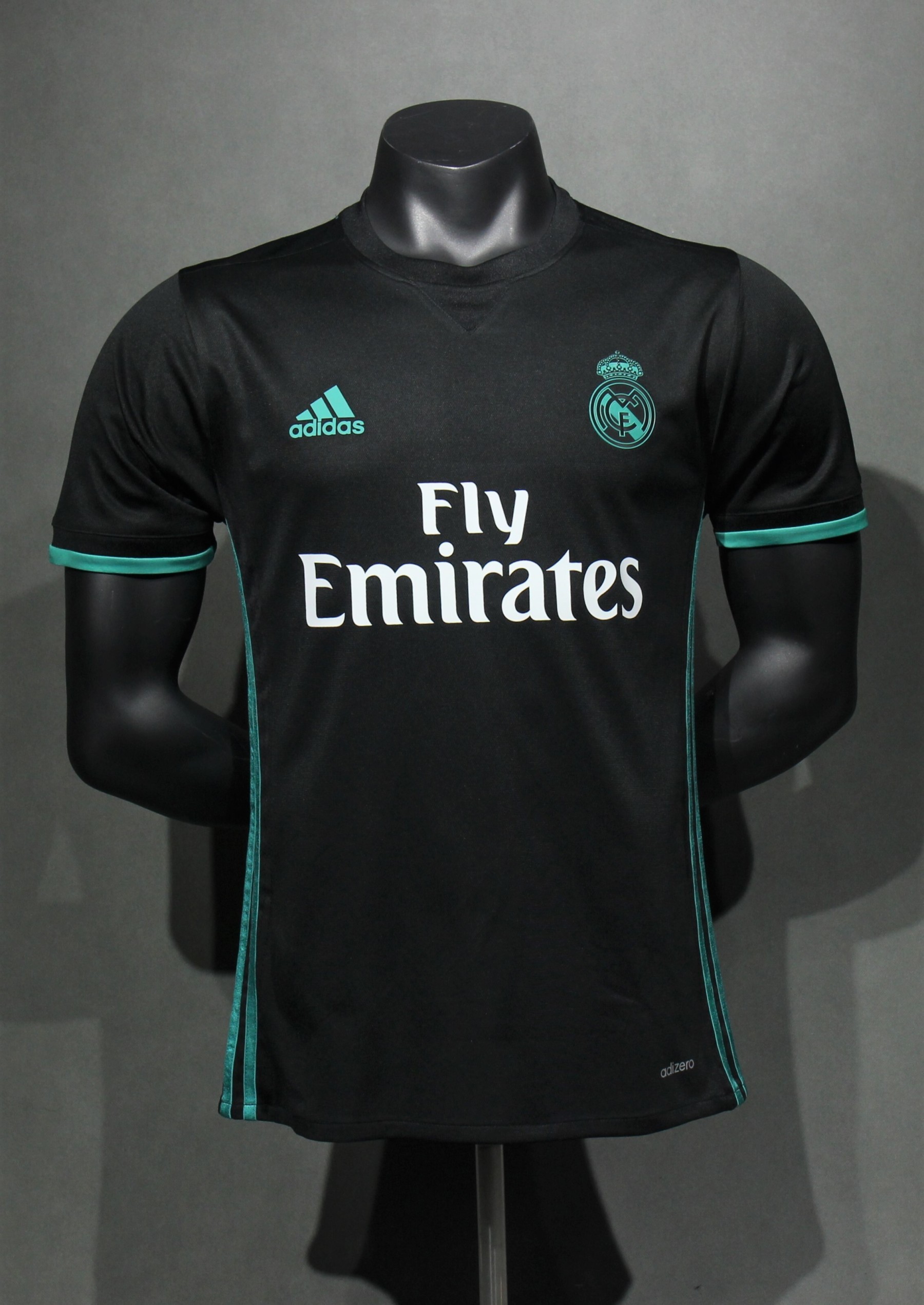 2017/18 Real Madrid Retro (Away)