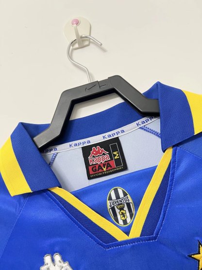 1995/96 Juventus Retro (Away)