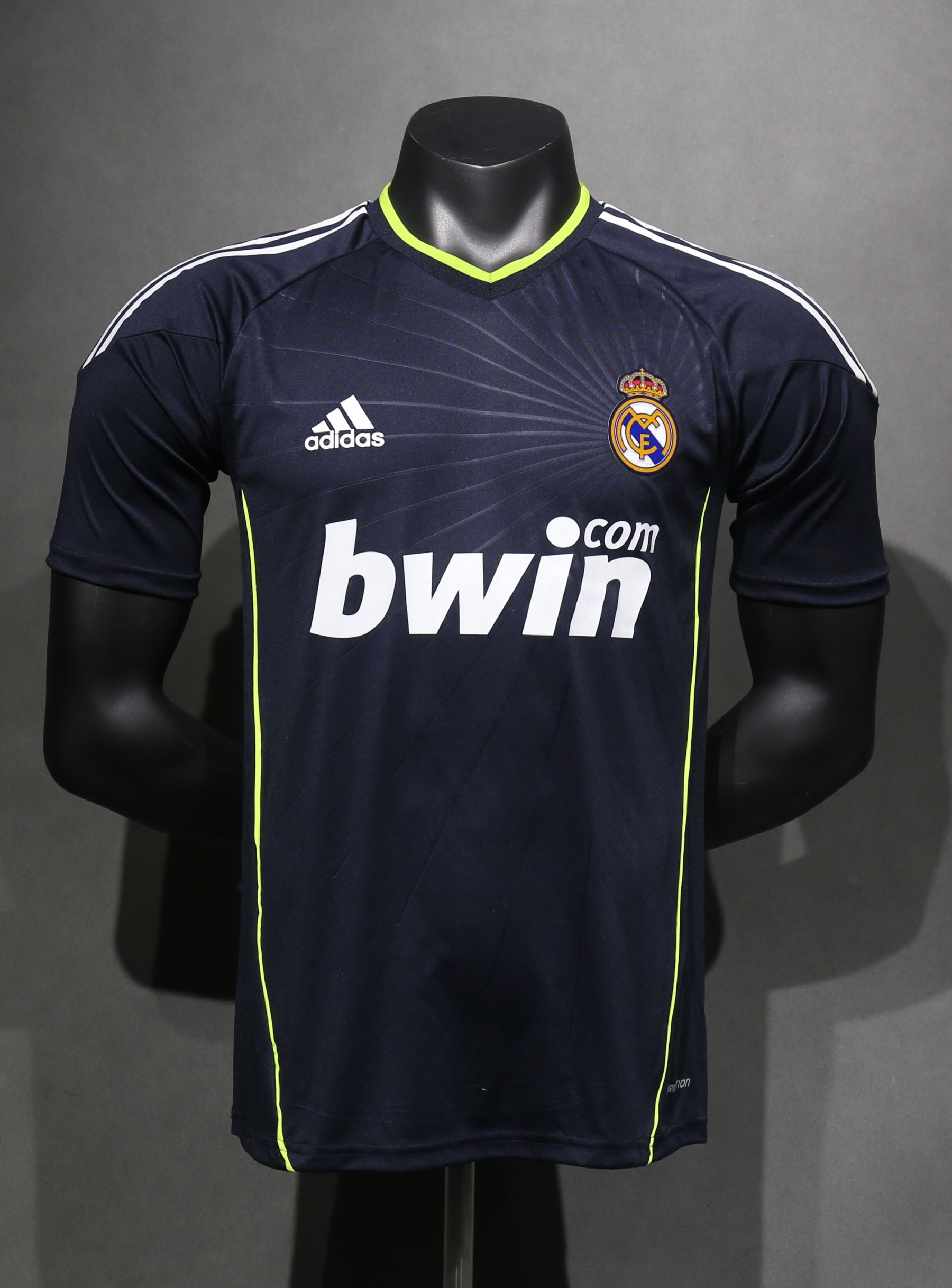 2010/11 Real Madrid Retro (Away)