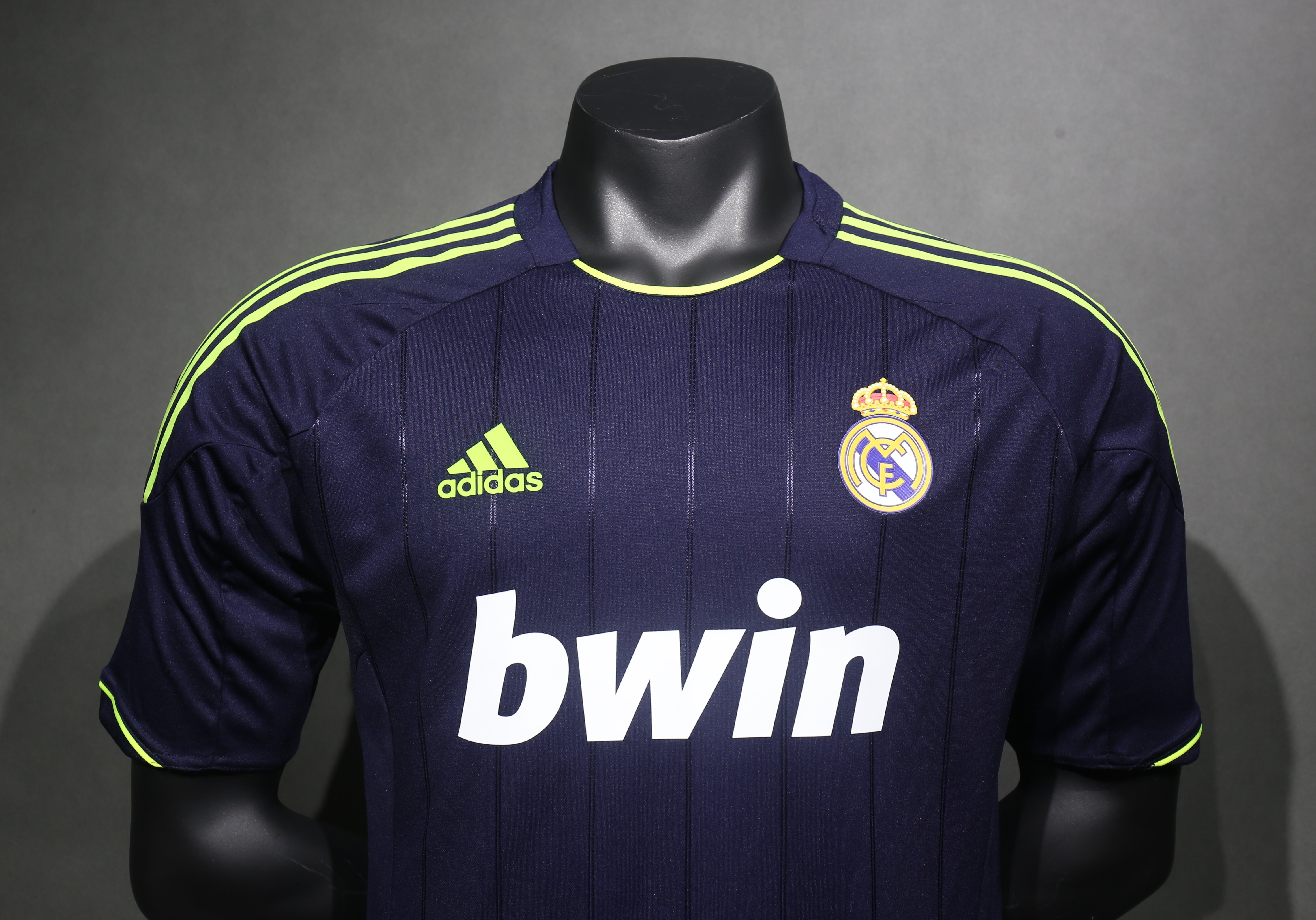 2012/13 Real Madrid Retro (Away)