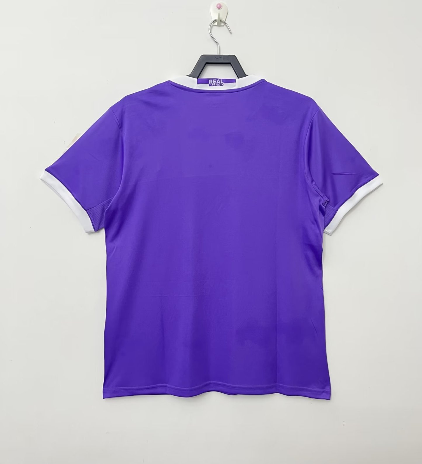 2016/17 Real Madrid Retro (Away)