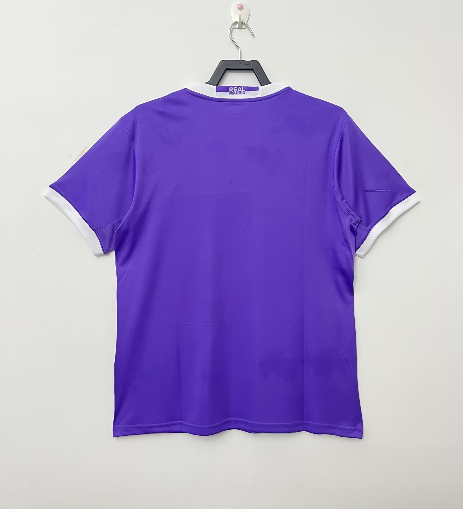 2016/17 Real Madrid Retro (Away)