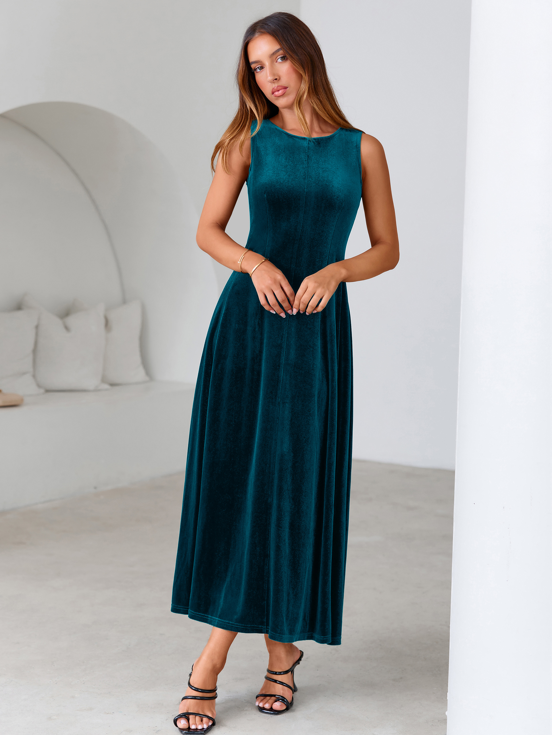 Elegant Sleeveless Velvet Crew Neck A Line Maxi Dress