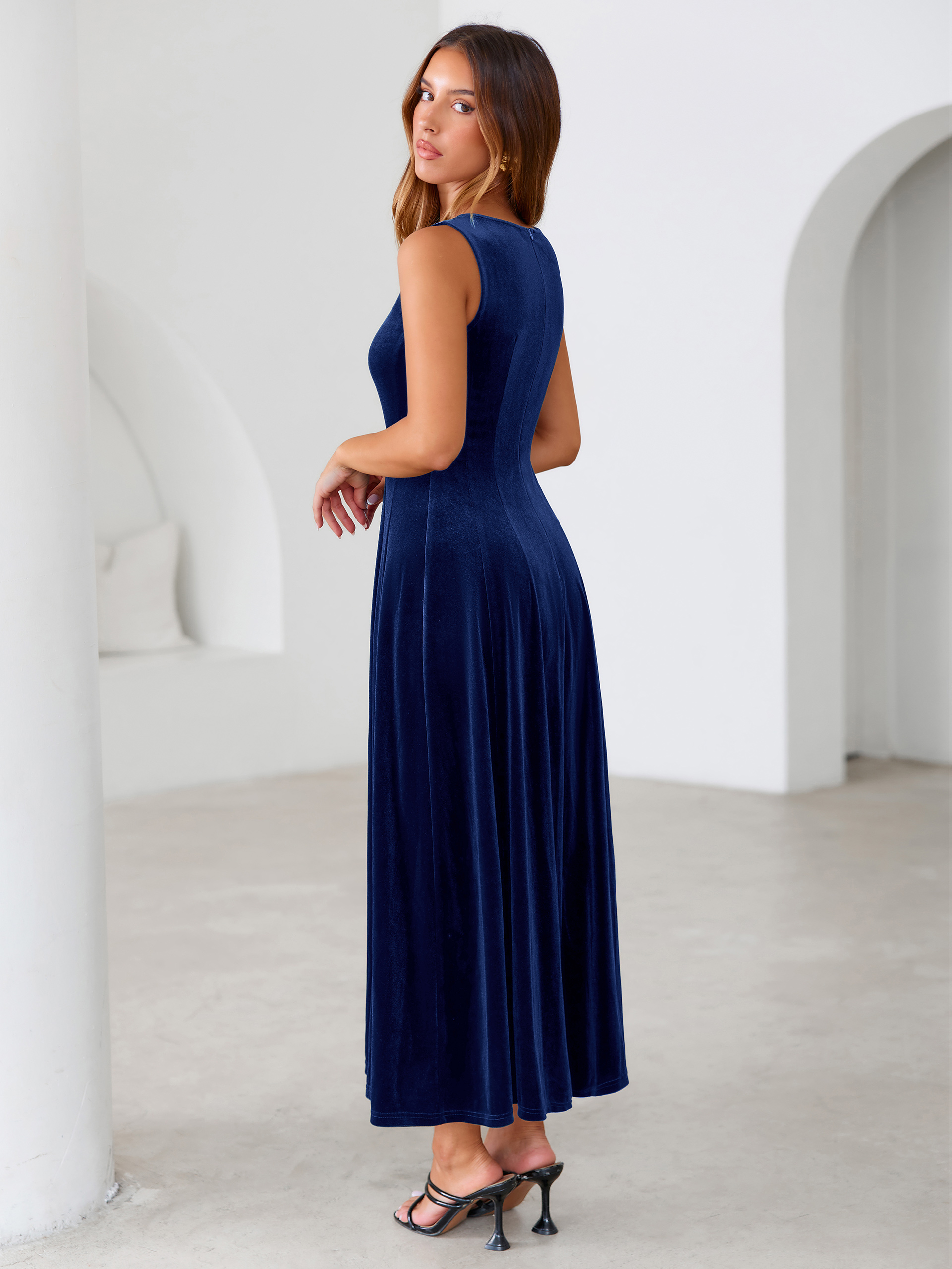 Elegant Sleeveless Velvet Crew Neck A Line Maxi Dress