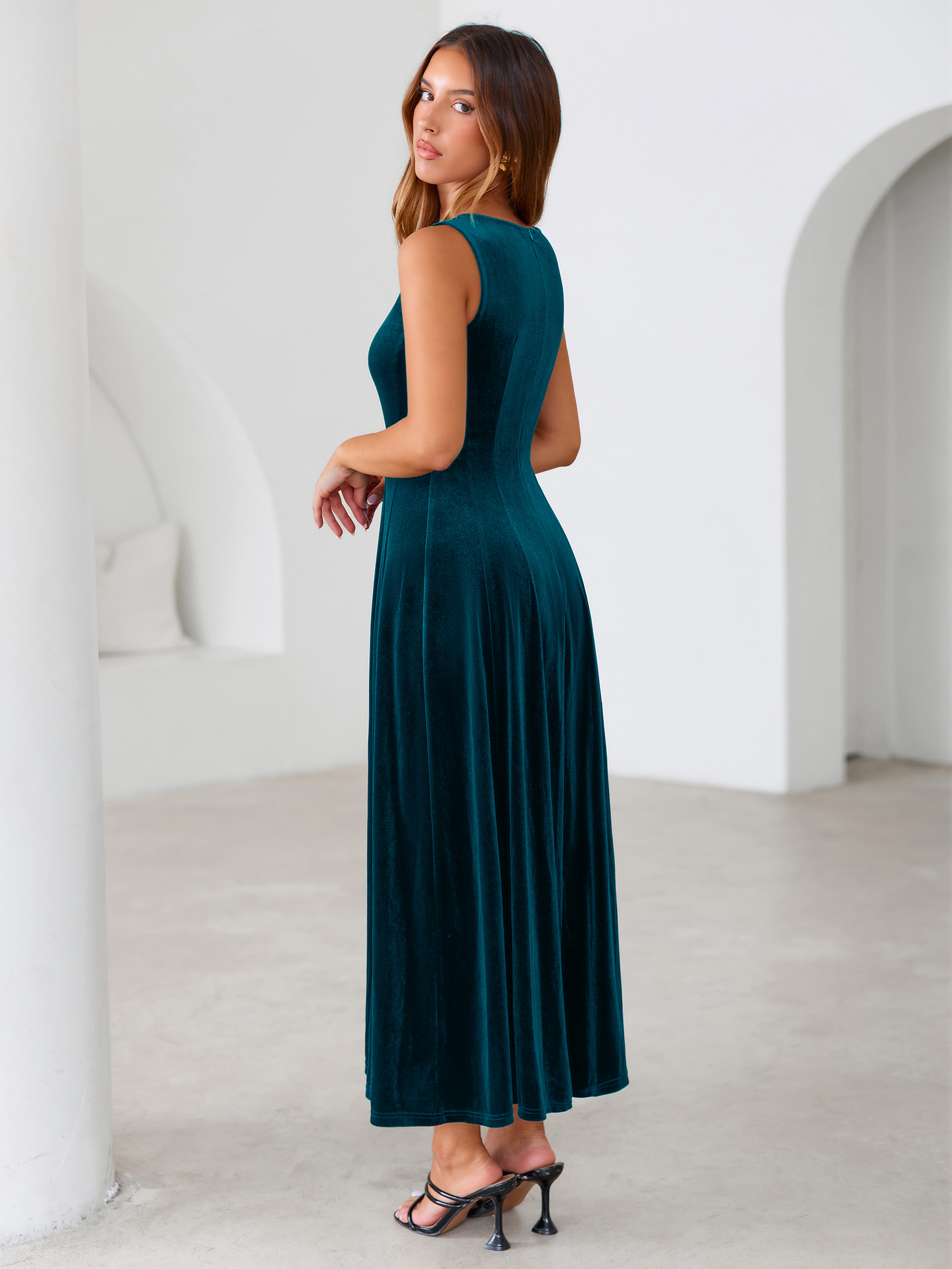 Elegant Sleeveless Velvet Crew Neck A Line Maxi Dress
